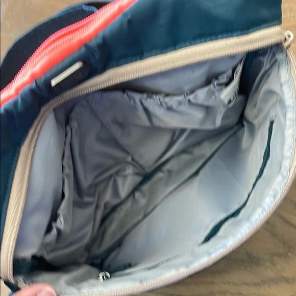 YOU MAKE OFFER$ Closet Clearance Gently Lovedđź’śLug Quilted Bag w/Adjustable Strap - Picture 2 of 5